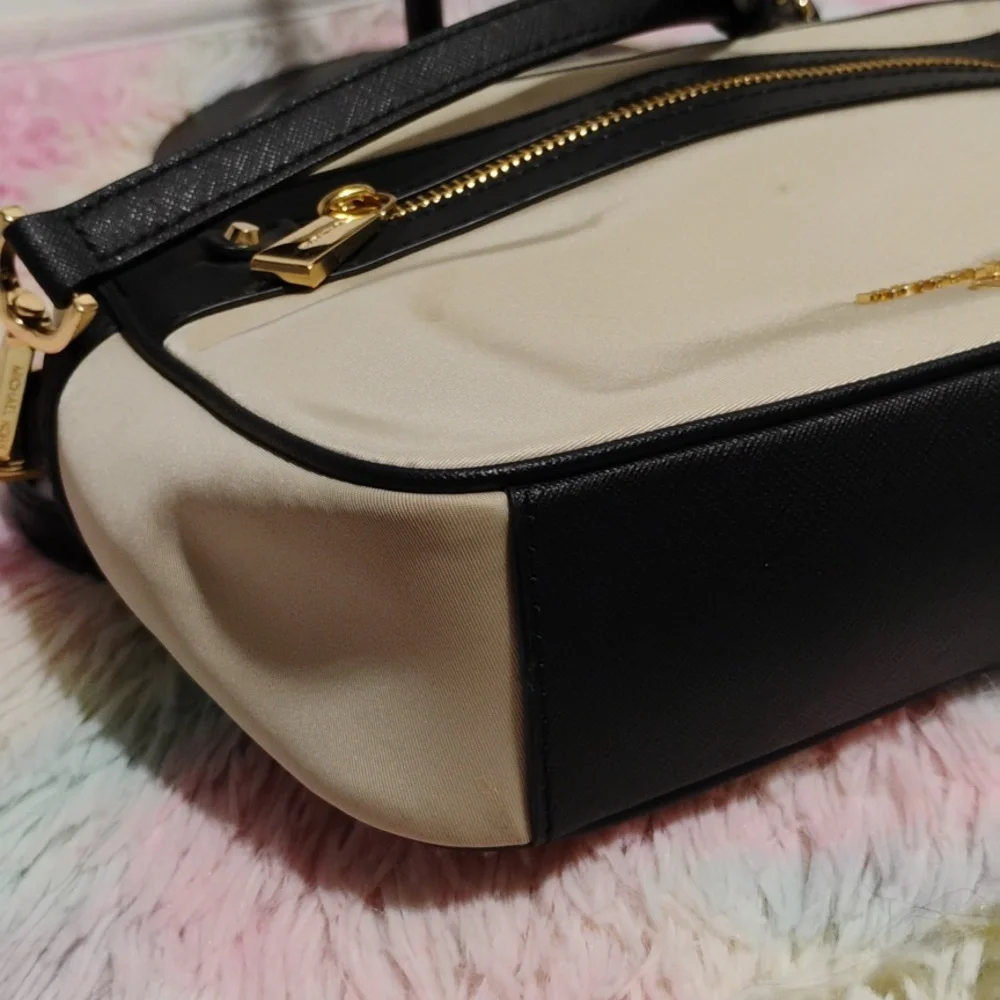SALE! Authentic Michael Kors Jet Set Crossbody Bag